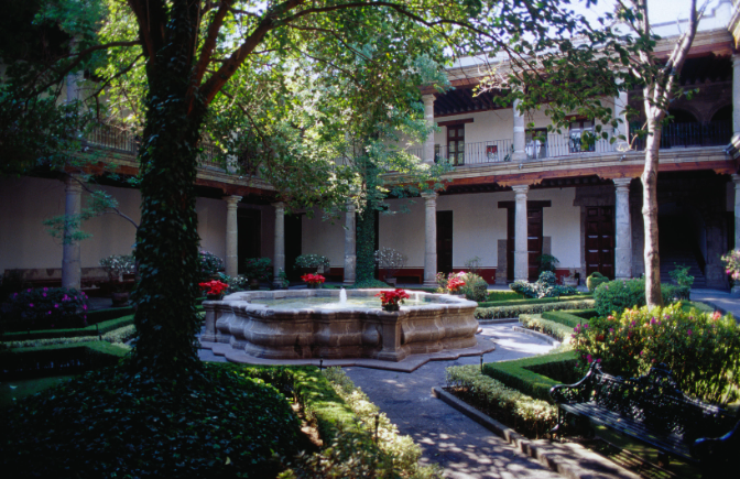Imagen de Happy to help: Museo Franz Mayer